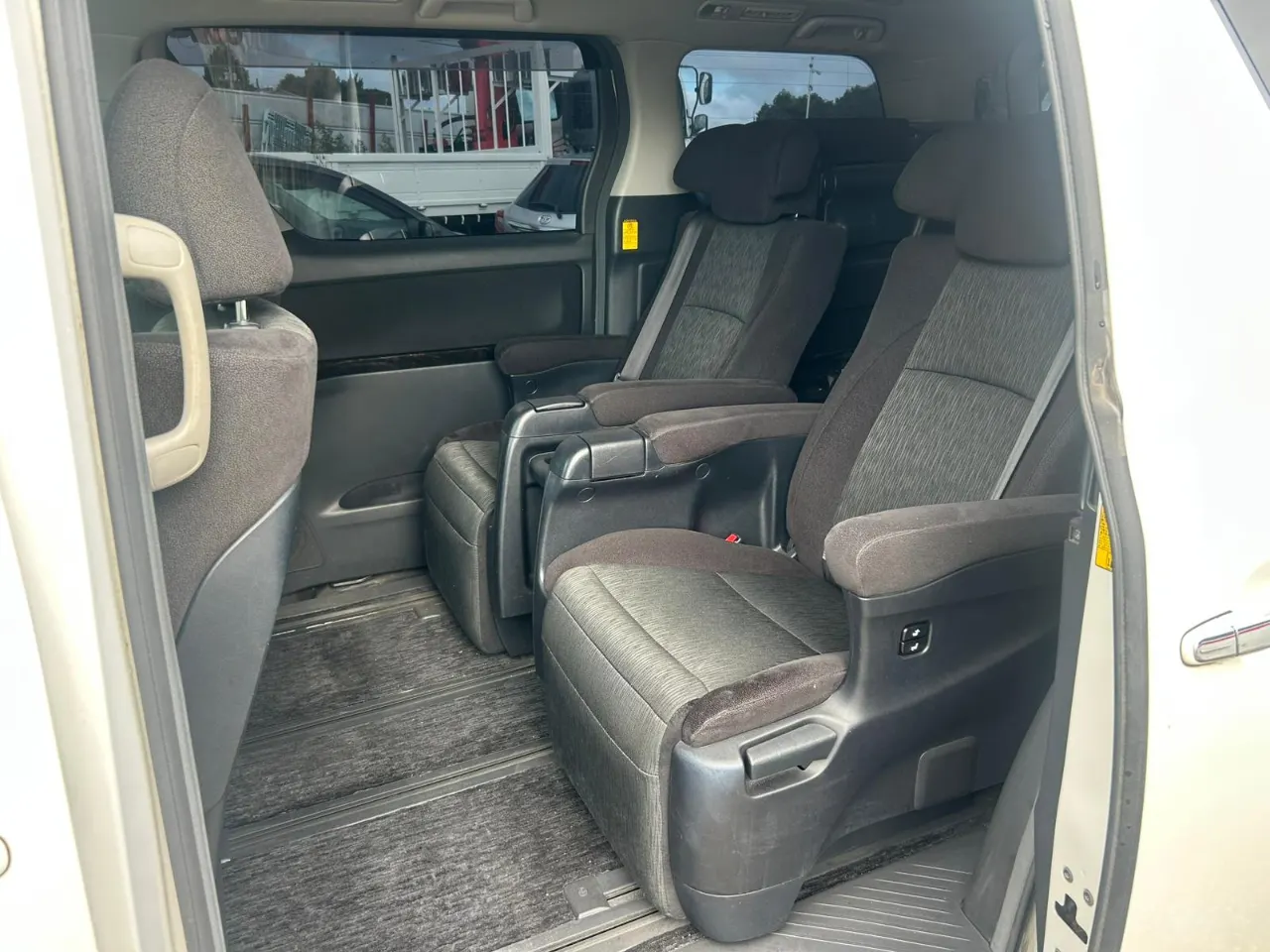 TOYOTA VELFIRE 2012 — photo 6