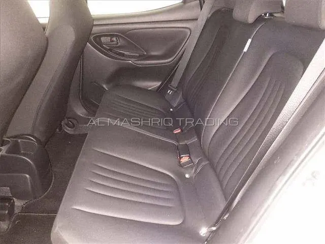 TOYOTA YARIS 2021 — photo 5