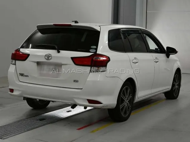 TOYOTA COROLLA FILEDER 2017 — photo 2