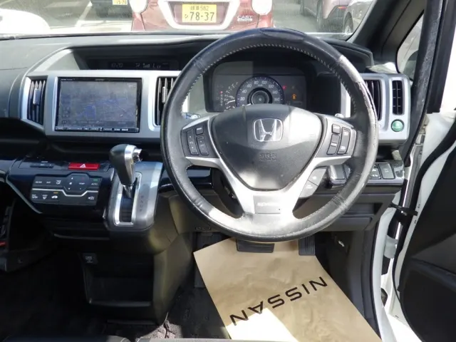 HONDA STEP WAGON 2012 — photo 5