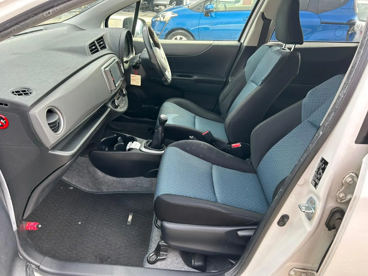 TOYOTA VITZ 2011 — photo 6