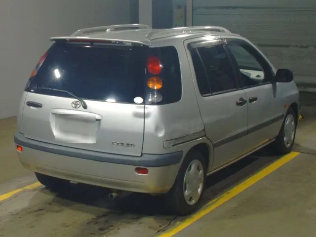 TOYOTA RAUM 1997 — photo 2