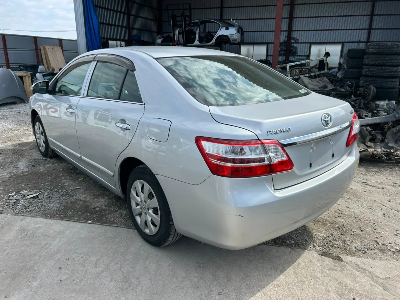 TOYOTA PREMIO 2013 — photo 2
