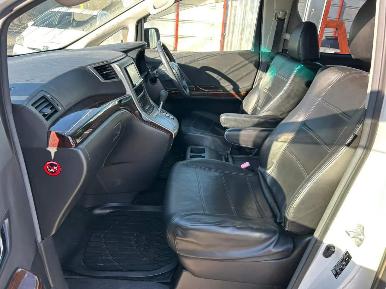 TOYOTA VELFIRE 2012 — photo 6