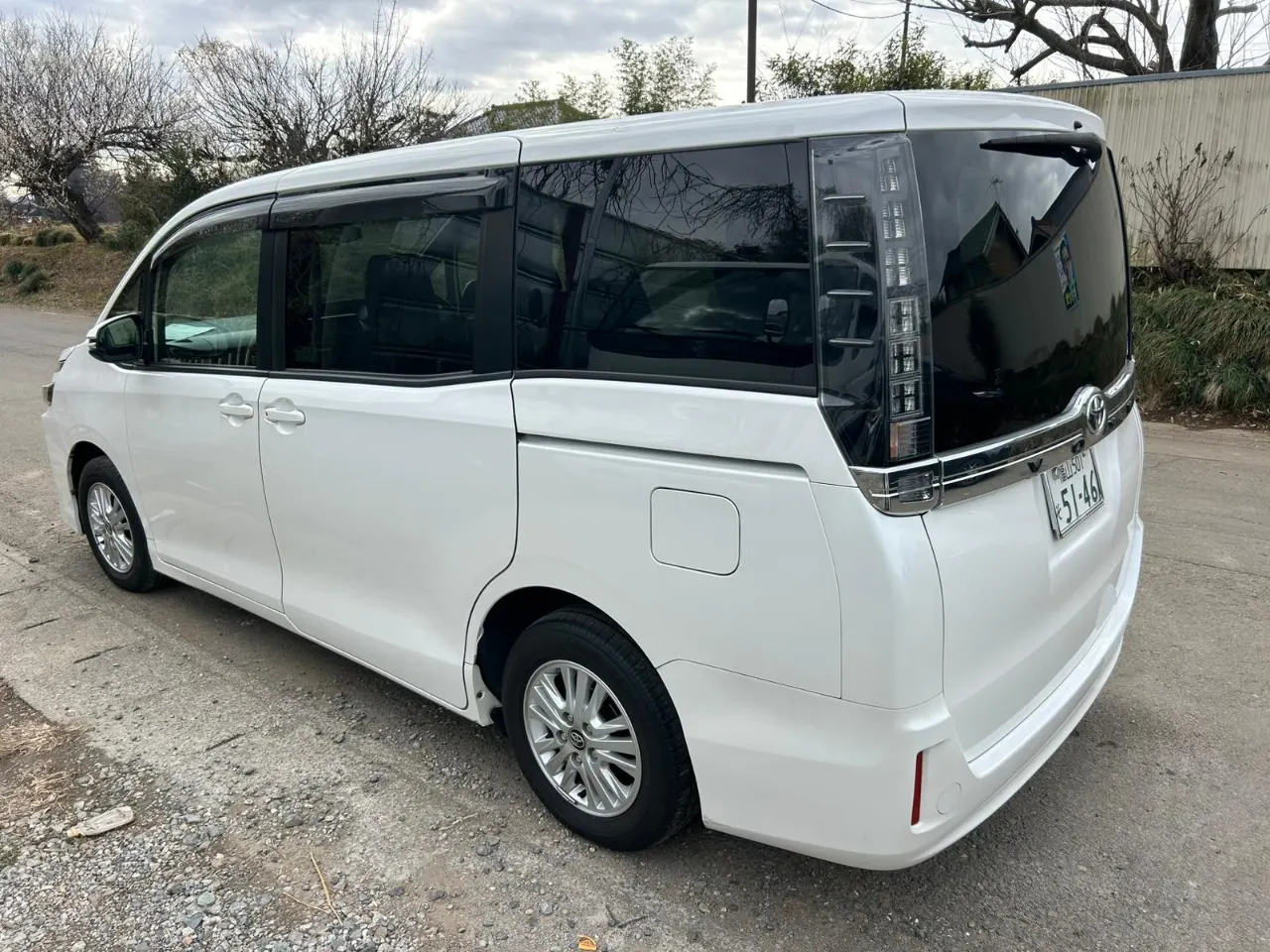TOYOTA VOXY 2016 — photo 2
