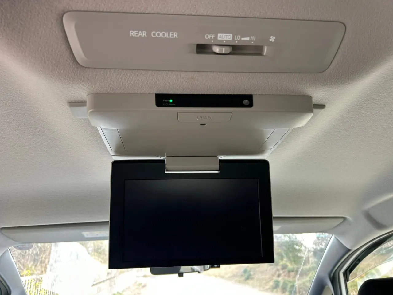 TOYOTA VOXY 2016 — photo 6
