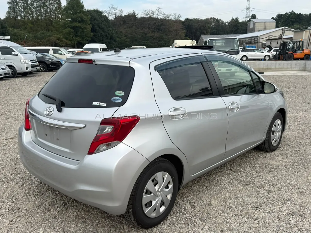 TOYOTA VITZ 2016 — photo 2