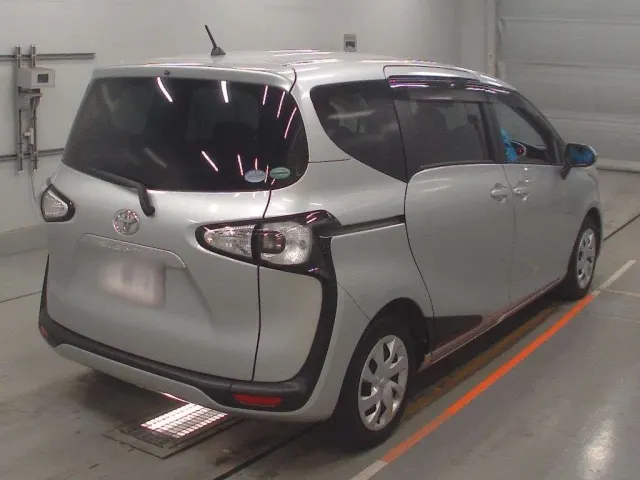 TOYOTA SIENTA 2015 — photo 2