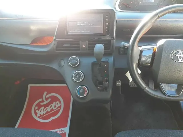 TOYOTA SIENTA 2015 — photo 6