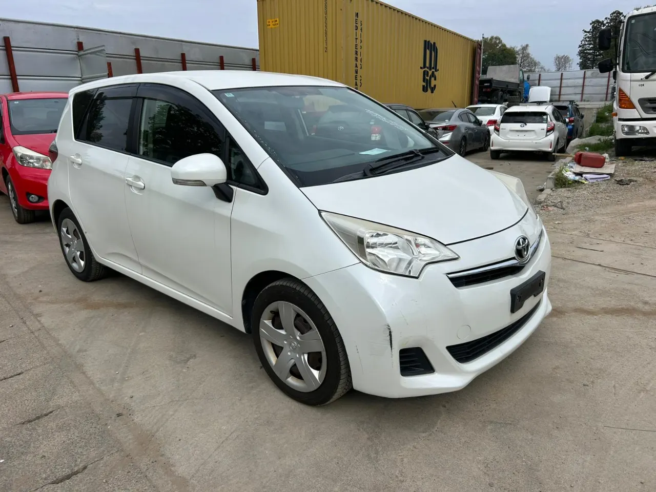 TOYOTA RACTIS 2012 — photo 2