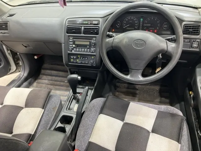 TOYOTA CARINA 2001 — photo 4