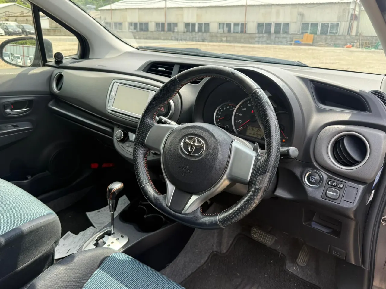 TOYOTA VITZ 2013 — photo 6