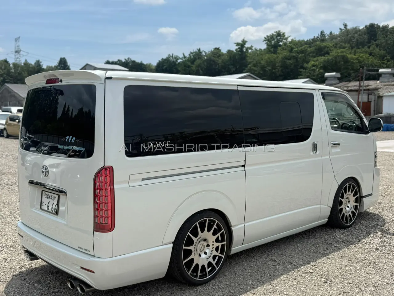 TOYOTA HIACE VAN 2015 — photo 2