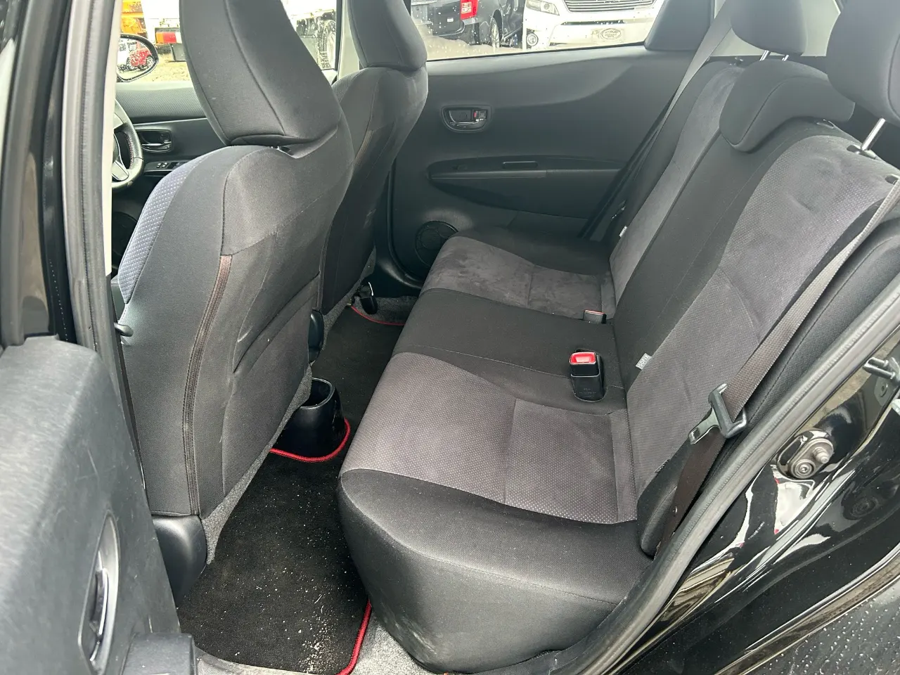 TOYOTA VITZ 2013 — photo 6