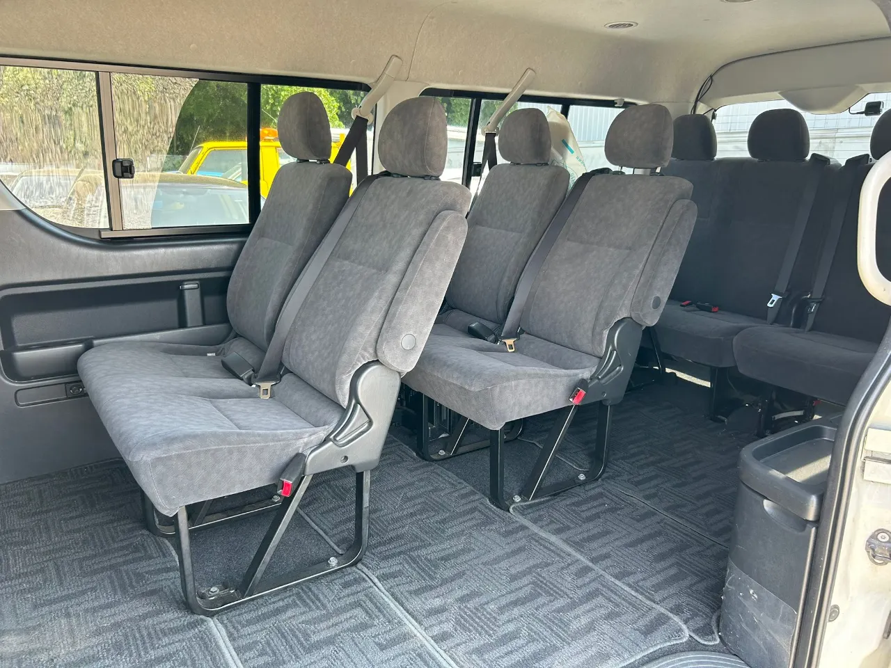 TOYOTA HIACE VAN 2012 — photo 6