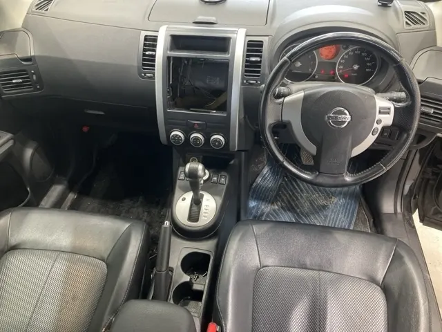NISSAN X-TRAIL 2010 — photo 4